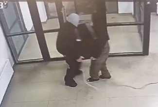 В Пензе двое подростков украли кофейный аппарат самообслуживания