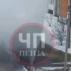 На улице Коммунистической в Пензе забил фонтан высотой в несколько этажей