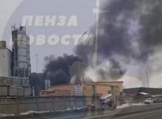 В Пензе полыхает цистерна с нефтепродуктами