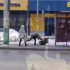В Пензе двое мужчин устроили эпичную драку прямо на остановке