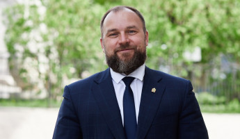 Олег Кочетков поздравил женщин с 8 Марта