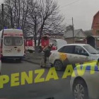Серьезное ДТП с участием такси в Пензе: на месте работают врачи и спасатели