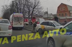 Серьезное ДТП с участием такси в Пензе: на месте работают врачи и спасатели