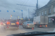 Из-за аварии осложнено движение сразу на двух улицах Пензы