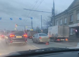 Из-за аварии осложнено движение сразу на двух улицах Пензы