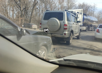 На окраине Пензы случилась жесткая авария, движение осложнено