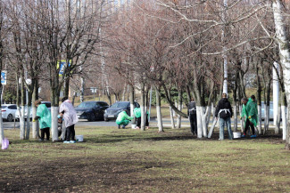 В Пензе прошёл субботник у здания мэрии