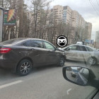 В Пензе улица Окружная встала в пробке из-за аварии