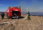 Спасатели помогли потушить полыхающую траву в селе под Пензой
