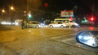 В Пензе на перекрестке улиц Рахманинова и Тернопольской столкнулись две легковушки