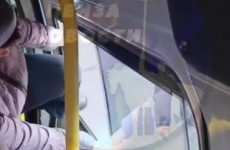 В Пензе пенсионеркам пришлось выбираться из маршрутки через форточку