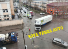 В Пензе столкнулись легковушка и фура, две улицы стоят в пробке