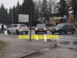 В Пензе из-за аварии парализовало улицу Тарханова