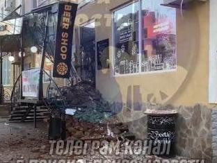 На улице Московской в Пензе обрушился фасад здания