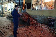 По факту обрушения фасада здания в центре Пензы начала проверку прокуратура