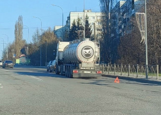 Пензенцы сообщают об аварии с автоцистерной на улице Окружной