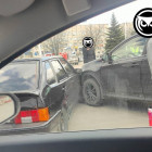 На парковке в центре Пензы столкнулись две машины