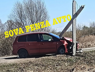 Жесткое ДТП под Пензой: машина впечаталась в столб
