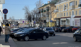 Знаки не указ: улица Кураева в Пензе снова стала парковкой