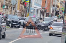 На перекрестке в центре Пензы случилась жесткая авария