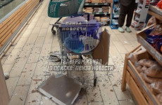 В одном из магазинов Пензы на маленькую девочку обрушился потолок