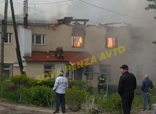 В Пензе более 40 человек тушили пожар на улице Володарского
