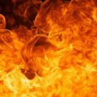 15 пожарных тушили загоревшееся общежитие на Каракозова 