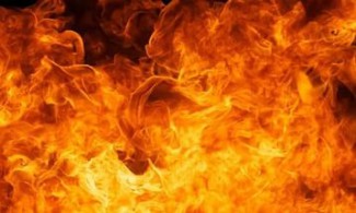 15 пожарных тушили загоревшееся общежитие на Каракозова 