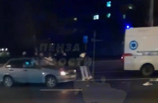 На проспекте Победы в Пензе автоледи сбила пешехода: пострадавший в больнице