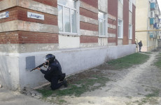 В Кузнецке средь бела дня бегали люди с автоматами