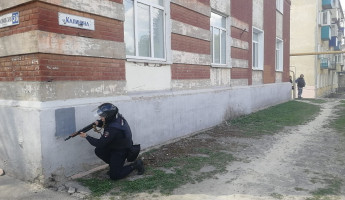 В Кузнецке средь бела дня бегали люди с автоматами