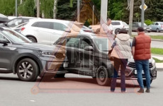 В Пензе две машины попали в жесткое ДТП на парковке