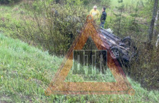 Автомобиль слетел в кювет из-за ямы на трассе в Пензенской области