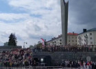 На набережной Суры проходит праздничный концерт ко Дню Победы
