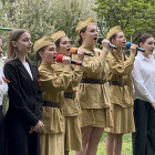 В Кузнецке студенты поздравили ветерана с Днём Победы