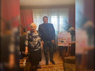 В Пензе ветеранам вручили подарки к 80-летию Победы