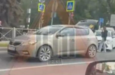 На перекрестке в центре Пензы случилась авария с двумя легковушками