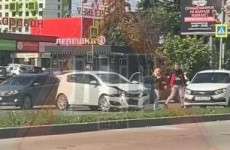На проспекте Строителей в Пензе образовалась пробка из-за жесткого ДТП