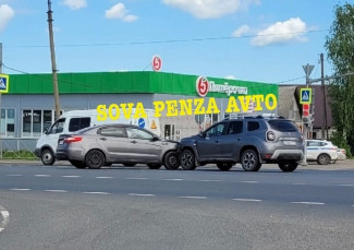 В Пензенской области лоб в лоб столкнулись две машины