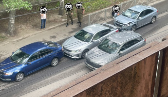 В Пензе из-за тройного ДТП парализовало улицу Маршала Крылова