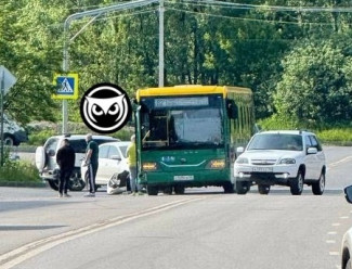 На улице Ладожской в Пензе случилось жесткое ДТП с автобусом