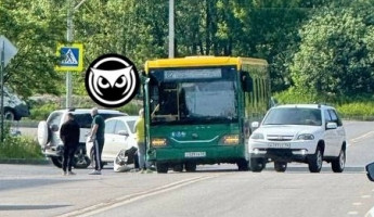 На улице Ладожской в Пензе случилось жесткое ДТП с автобусом