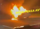 На улице Окружной в Пензе загорелся легковой автомобиль. ВИДЕО