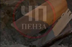 Гигантская яма прямо на тротуаре: пензенцев призывают беречь детей