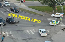 На перекрестке в центре Пензы жестко столкнулись две машины