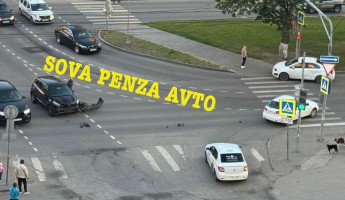 На перекрестке в центре Пензы жестко столкнулись две машины