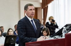 Глава Пензы Олег Денисов поздравил школьников с последним звонком