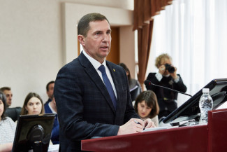 Глава Пензы Олег Денисов поздравил школьников с последним звонком
