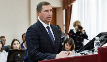 Глава Пензы Олег Денисов поздравил школьников с последним звонком