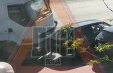 Возле памятника Победы в Пензе фура врезалась в легковушку, движение осложнено